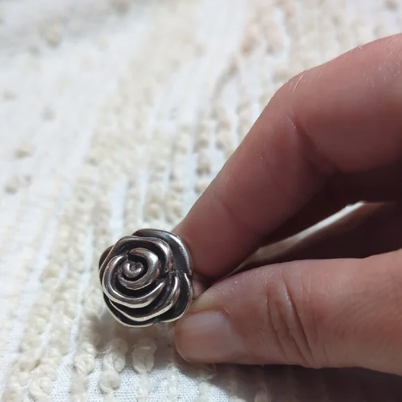Elegant Silver Rose Ring Sterling Silver Size 6 - Picture 3 of 7
